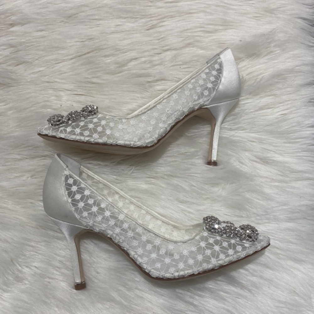 Manolo Blahnik Hangisilace Cream Lace Jewel Buckle pumps size 35EU - Picture 5 of 15